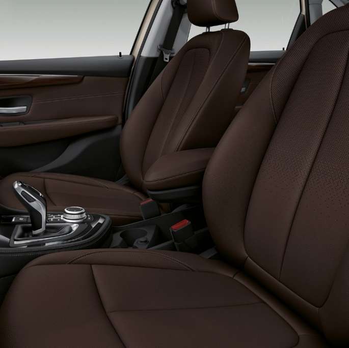 Sièges sport de la BMW Série 2 Active Tourer; Modèle Luxury Sièges sport de la BMW Série 2 Active Tourer, Modèle Luxury, 225i xDrive F45 2018 habitacle