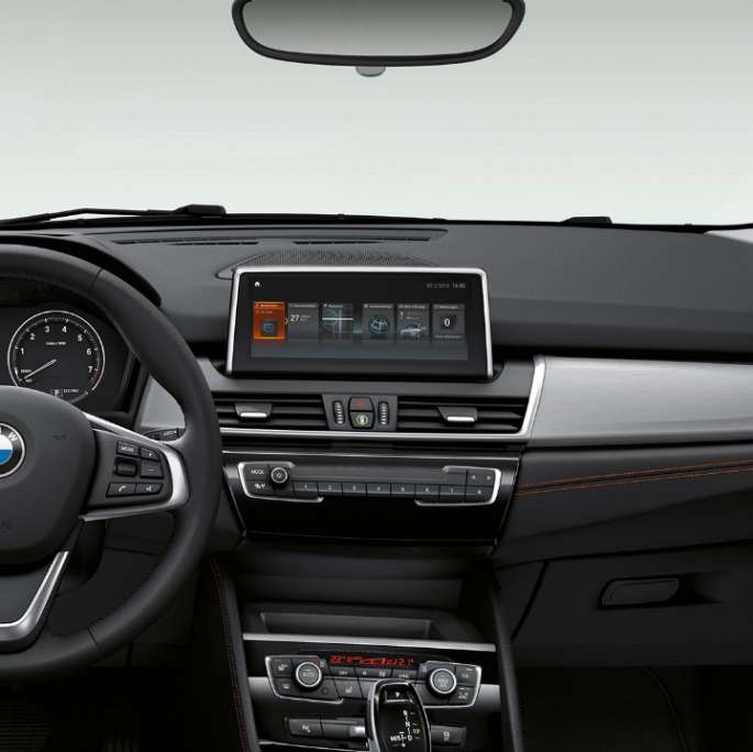 Seuils de portes de la BMW Série 2 Active Tourer, Modèle Sport Poste de conduite de la BMW Série 2 Active Tourer, Modèle Sport, 220i F45 2018