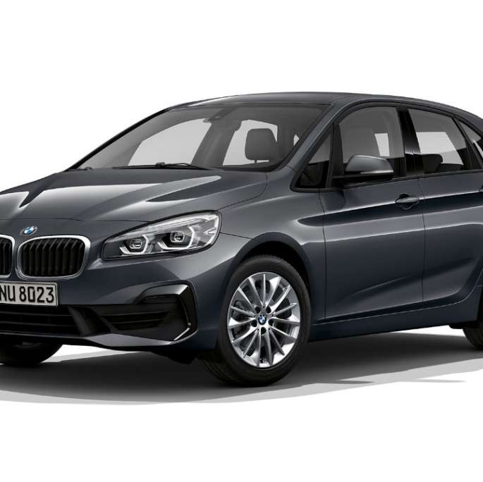 Vue de trois quarts avant de la BMW Série 2, Modèle Advantage BMW Série 2 Active Tourer, Modèle Advantage, 218i F45 2018 Mineralgrau metallic, vue de trois quarts avant