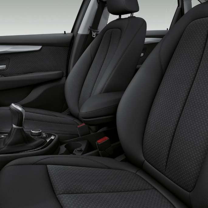 Sièges sport de la BMW Série 2 Active Tourer, Modèle Advantage Sièges sport de la BMW Série 2 Active Tourer, 218i F45 2018 intérieur