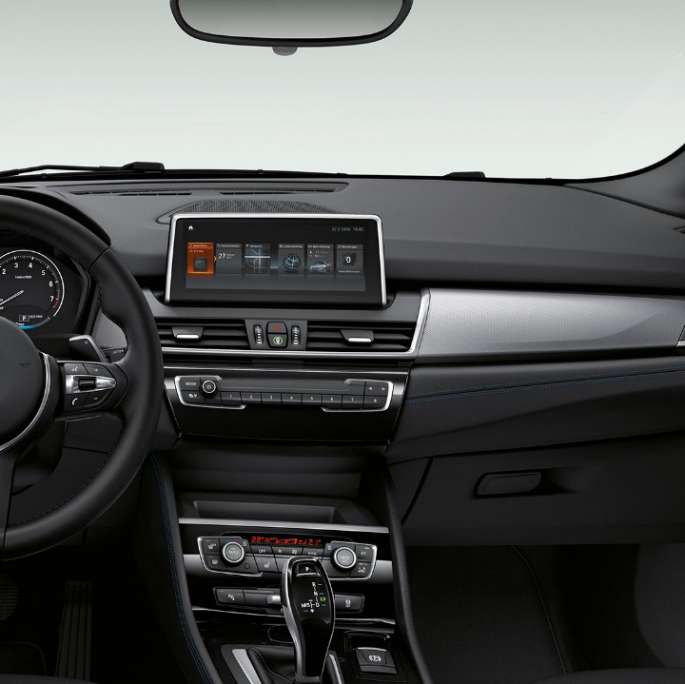 Poste de conduite de la BMW Série 2 Active Tourer, Modèle M Sport Poste de conduite de la BMW Série 2 Active Tourer 220d xDrive, Modèle M Sport F45 2018 habitacle