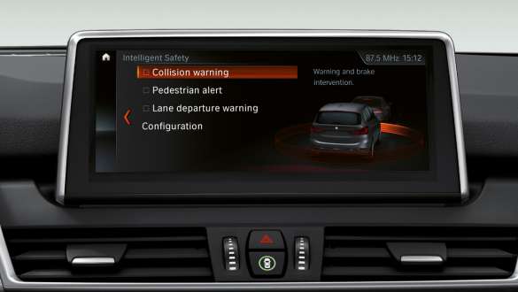 Driving Assistant Pack Plus de la BMW Série 2 Gran Tourer Driving Assistant Pack Plus Control Display de la BMW Série 2 Gran Tourer F46 2018 habitacle
