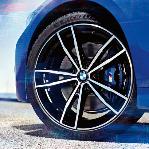 BMW Série 3 Berline, jantes en alliage léger 791 M. G20 Gros plan sur les jantes en alliage léger 791 M Jetblack de 19'' de la BMW Série 3 Berline. G20