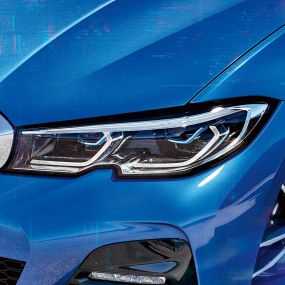 BMW Série 3 Berline, BMW Laserlight. G20 Gros plan latéral du phare avant droit avec BMW Laserlight. G20