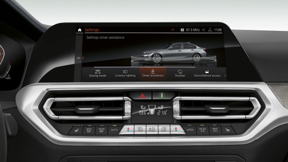 BMW Série 3 Berline, Driving Assistant Pack Professional Gros plan de l’affichage du poste de conduite de la BMW Série 3 Berline avec Driving Assistant Pack Professional.