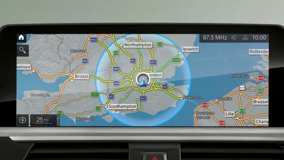 Système de navigation de la BMW Série 5 Berline hybride rechargeable 2021 G30 Système de navigation de la BMW Série 5 Berline hybride rechargeable 2021 G30, vue en gros plan