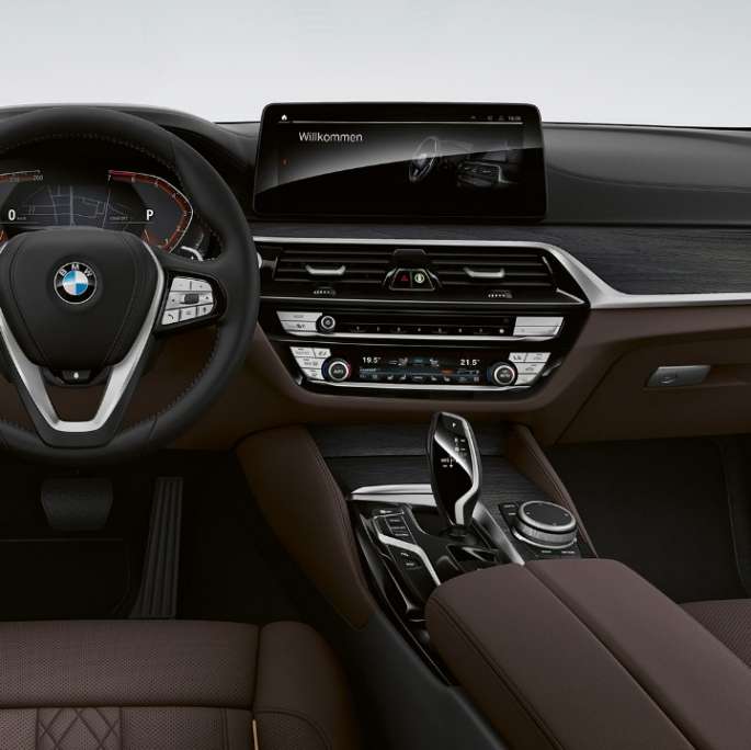 Modèle Luxury de la BMW Série 5 Touring G31, habitacle Modèle Luxury de la BMW Série 5 Touring 530i G31 2020, revêtement intérieur cuir Nappa exclusif avec surpiqûre exclusive et passepoil contrasté, habitacle