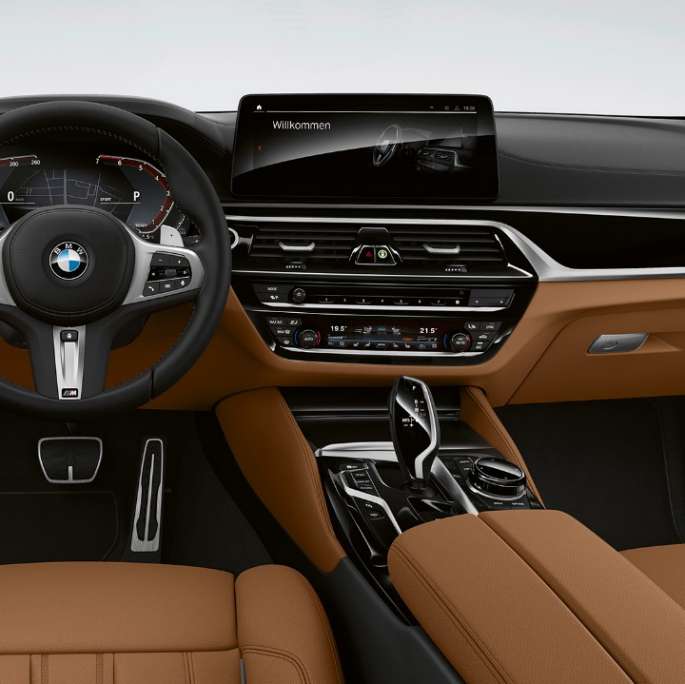 Habitacle de la BMW Série 5 Touring G31 Kit M Sport Habitacle de la BMW Série 5 Touring 530e G31 2020 Kit M Sport Cuir Dakota Cognac avec surpiqûre exclusive et passepoil contrasté, intérieur
