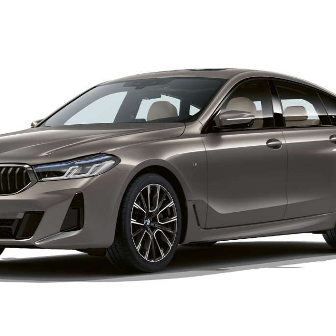 BMW Série 6 Gran Turismo Kit M Sport G32 2020 BMW Série 6 Gran Turismo G32 640i xDrive Kit M Sport en Berninagrau Bernsteineffekt, vue de trois quarts avant