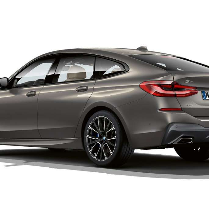 BMW Série 6 Gran Turismo Kit M Sport G32 2020, arrière BMW Série 6 Gran Turismo G32 640i xDrive Kit M Sport en Berninagrau Bernsteineffekt, vue de trois quarts arrière