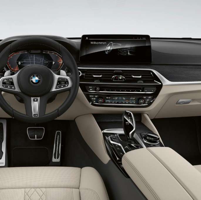 Habitacle de la BMW Série 6 Gran Turismo Kit M Sport G32 2020 BMW Série 6 Gran Turismo G32 640i xDrive 2020 Kit M Sport cuir Nappa en Elfenbeinweiß, habitacle
