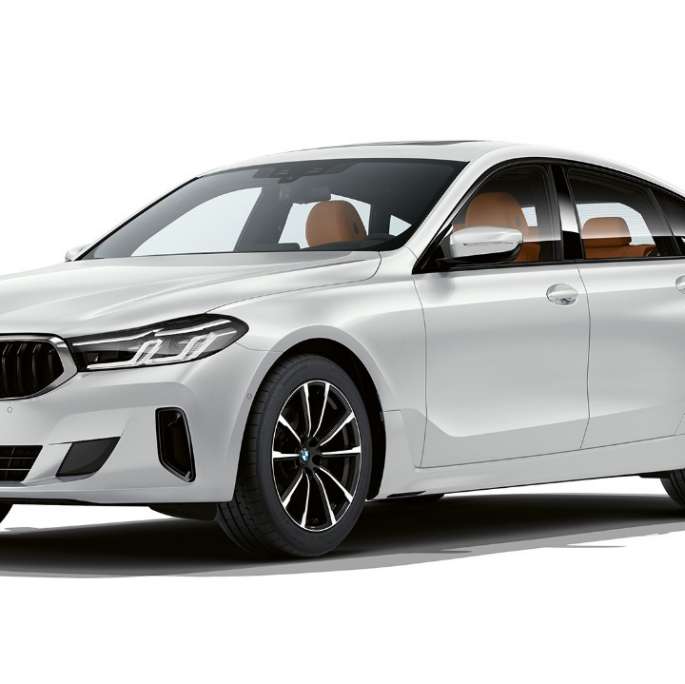 Équipement de base de la BMW Série 6 Gran Turismo 2020 Équipement de base de la BMW Série 6 Gran Turismo G32 620d 2020 Mineralweiß metallic, vue de trois quarts avant