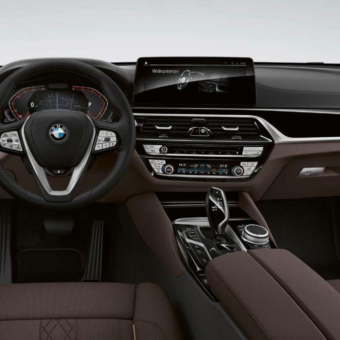 Habitacle de la BMW Série 6 Gran Turismo Modèle Luxury G32 2020 BMW Série 6 Gran Turismo G32 640d xDrive 2020 Modèle Luxury, cuir exclusif Nappa Mokka, habitacle