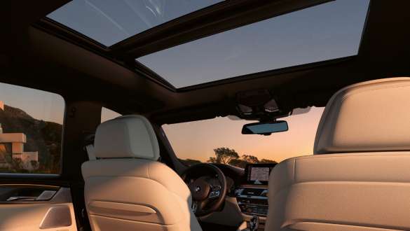 Toit ouvrant panoramique de la BMW Série 6 Gran Turismo G32 2020 Toit ouvrant panoramique de la BMW Série 6 Gran Turismo 640i xDrive G32 2020, intérieur