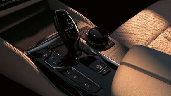Appliques en céramique sur les éléments de commande de la BMW Série 6 Gran Turismo G32 2020 Appliques en céramique sur les éléments de commande de la BMW Série 6 Gran Turismo 640i xDrive G32 2020, intérieur
