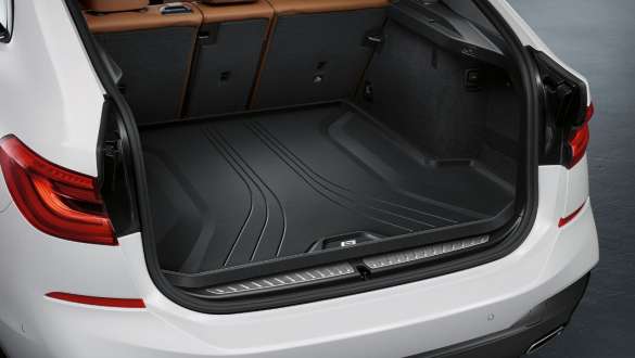 Tapis BMW pour compartiment à bagages de la BMW Série 6 Gran Turismo G32 2020, vue en gros plan Tapis BMW pour compartiment à bagages de la BMW Série 6 Gran Turismo G32 2020, compartiment à bagages