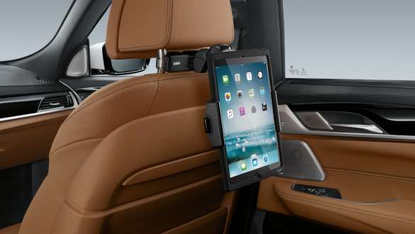 Support universel BMW pour Safety Case, Travel & Comfort de la BMW Série 6 Gran Turismo G32 2020 Support universel BMW pour Safety Case, Travel & Comfort de la BMW Série 6 Gran Turismo G32 2020, vue en gros plan