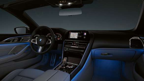 BMW M850i xDrive Dravitgrau metallic, éclairage d’ambiance G14. BMW M850i xDrive Dravitgrau metallic, éclairage d’ambiance G14.