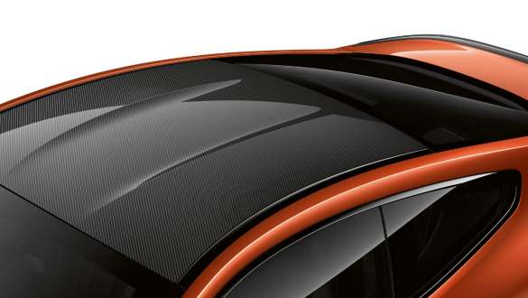 Toit M en carbone G15. BMW Série 8 Coupé vue en plongée, toit M en carbone G15.