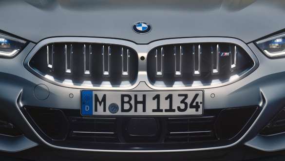 Naseaux BMW Iconic Glow pour la BMW Série 8 Coupé G15 LCI restylage 2022 BMW Série 8 Coupé G15 LCI restylage 2022 M Portimao Blau metallic Naseaux BMW Iconic Glow