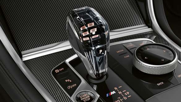 Appliques en verre CraftedClarity de la BMW Série 8 Coupé G15 LCI restylage 2022 Appliques en verre CraftedClarity de la BMW Série 8 Coupé G15 LCI restylage 2022 vue en gros plan