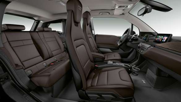 BMW i3 I01 Unique Forever Edition, poste de conduite intérieur BMW i3 I01 Unique Forever Edition, habitacle poste de conduite siège avec surpiqûre “Unique Forever”