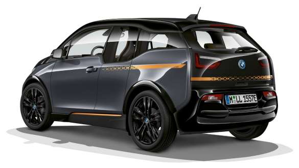 BMW i3 Unique Forever Edition I01 vue de trois quarts avant BMW i3 Unique Forever Edition I01 Storm Bay avec accent Frozen E-Copper metallic, vue de trois quarts avant