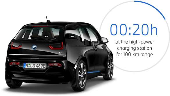 BMW i3s I01 en Fluid Black avec accent BMW i Blau vue de trois quarts avant BMW i3s I01 en Fluid Black avec accent BMW i Blau vue de trois quarts avant