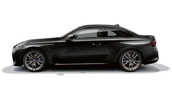 Vue de profil BMW M240i xDrive Coupé G42 2021 BMW M240i xDrive Coupé G42 2021 Black Sapphire metallic vue de profil