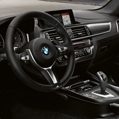 Poste de conduite, BMW M240i Coupé F22 Poste de conduite de la BMW M240i Coupé F22 2017 Sunset Orange metallic, habitacle