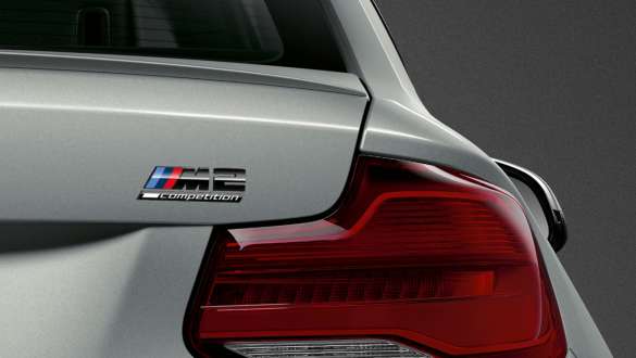 Emblème M2 Competition BMW M2 Competition F87 Emblème M2 Competition BMW M2 Competition F87 2018 Hockenheim Silber metallic vue en gros plan