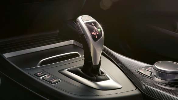 Boîte de vitesses sport Steptronic BMW M240i Coupé F22 Boîte de vitesses sport Steptronic BMW M240i Coupé F22 2017, habitacle