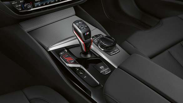 Boîte de vitesses M Steptronic à 8 rapports avec Drivelogic de la BMW M5 F90 2020 Boîte de vitesses M Steptronic à 8 rapports avec Drivelogic de la BMW M5 F90 LCI restylage 2020, habitacle et sélecteur de vitesses