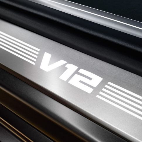 Seuils de porte BMW avec logo V12 G11 BMW M760Li xDrive Berline, intérieur de la BMW M760Li G11