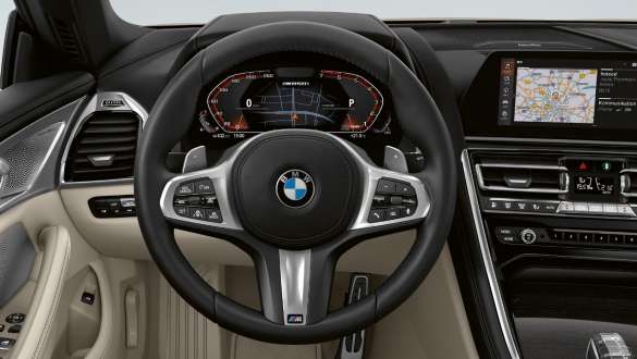 Volant M en cuir G14. Poste de conduite de la BMW M850i xDrive Cabrio avec volant M en cuir G14.