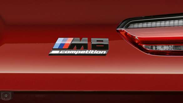 Insigne M8 Competition F91. Insigne M8 Competition de la BMW M8 Competition Cabrio F91.