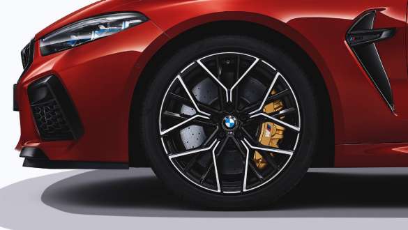 Jantes BMW M 20" en alliage léger 811 M, exécution bicolore F91. BMW M8 Competition Cabrio avec jantes BMW M 20" en alliage léger 811 M, exécution bicolore F91.
