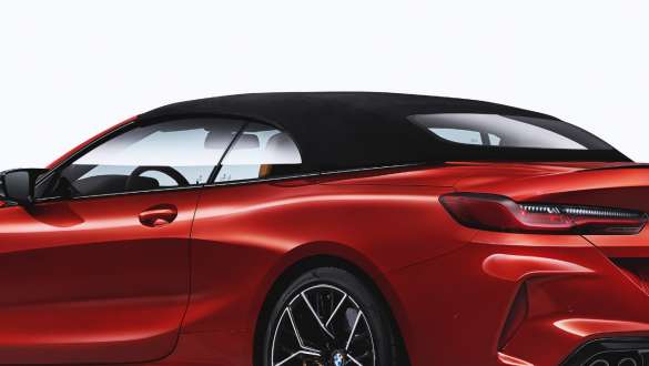 Capote en tissu en Schwarz F91. BMW M8 Competition Cabrio avec capote en tissu en Schwarz F91.