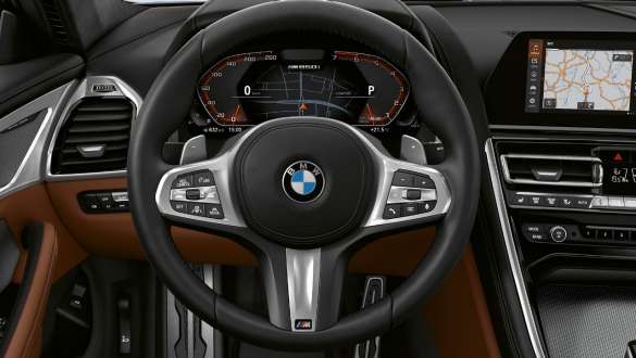 Volant M en cuir G15. Poste de conduite de la BMW M850i xDrive Coupé, avec volant M en cuir G15.