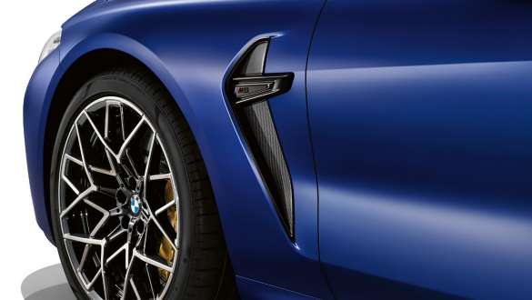 Ouïes M spécifiques en carbone F92. BMW M8 Competition Coupé avec ouïes M en carbone F92.