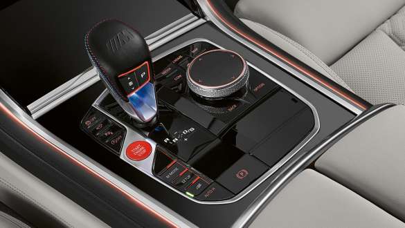 BMW M8 Competition Gran Coupé avec boîte de vitesses M Steptronic à 8 rapports F93 BMW M8 Competition Gran Coupé avec boîte de vitesses M Steptronic à 8 rapports F93 2020 habitacle
