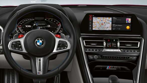 Combiné des instruments M spécifique de la BMW M8 Competition Gran Coupé F93 Combiné des instruments M spécifique du poste de conduite de la BMW M8 Competition Gran Coupé F93 2020