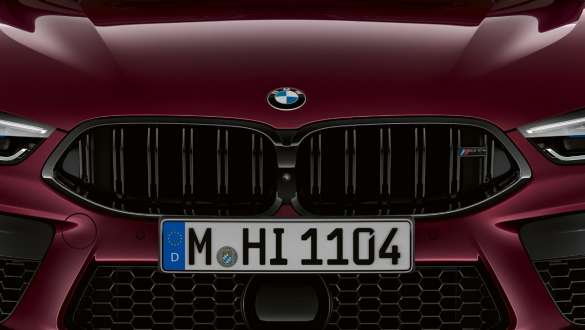 Calandre spécifique M de la BWM M8 Competition Gran Coupé F93 Vue frontale de la calandre spécifique M de la BWM M8 Competition Gran Coupé F93 2020 en BMW Individual Ametrin metallic