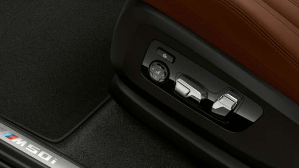 BMW X7 M avec siège multifonction M, G07 2019 BMW X7 M avec siège multifonction M, G07 2019, vue en gros plan du réglage du siège
