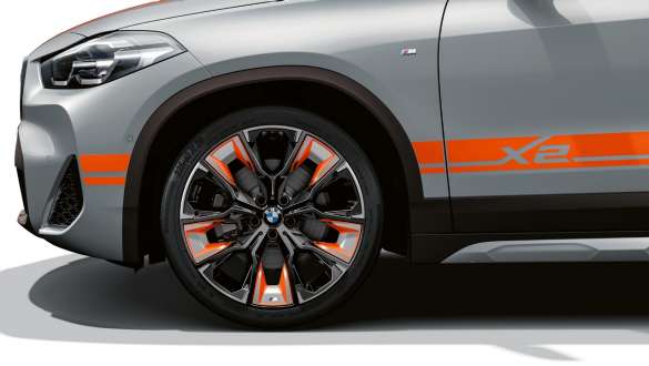 Bords des passages de roues de la BMW X2 F39 Bords des passages de roues de la BMW X2 2020 F39 Brooklyn Grau, vue de profil