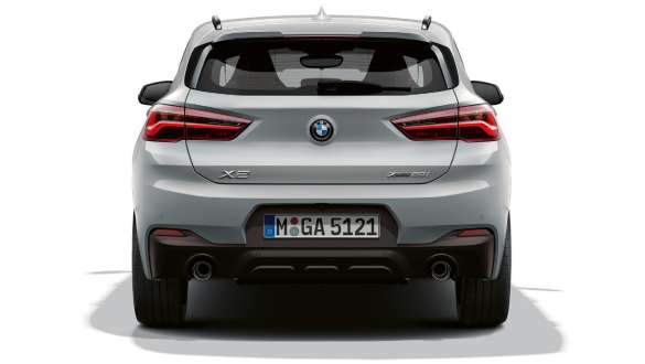 Vue arrière de la BMW X2 F39 Vue arrière de la BMW X2 2020 F39 Brooklyn Grau