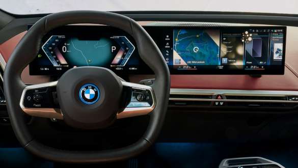 Vue du tableau de bord avec widgets Curved Display Vue du tableau de bord avec widgets Curved Display Screen IPA BMW Software Update