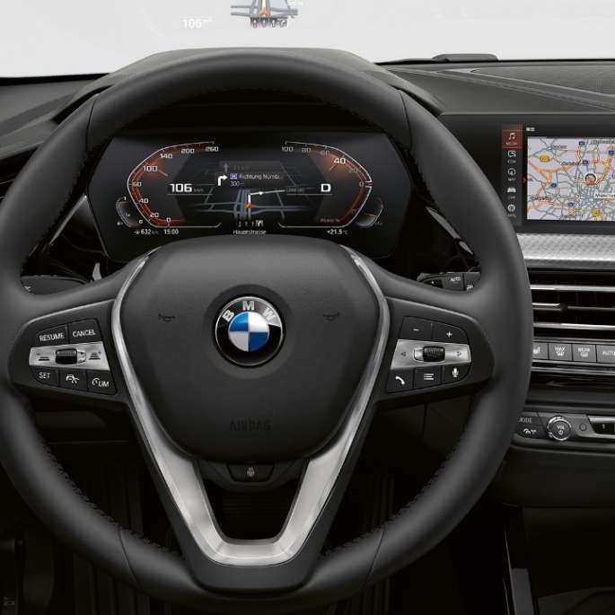 Lederen sportstuur. BMW 1 Reeks Model Luxury, cockpit met lederen sportstuur.