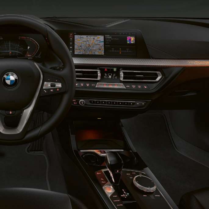 Decoratieve lijsten in Illuminated Nice. BMW 1 Reeks Model Luxury, decoratieve lijsten in Illuminated Nice.