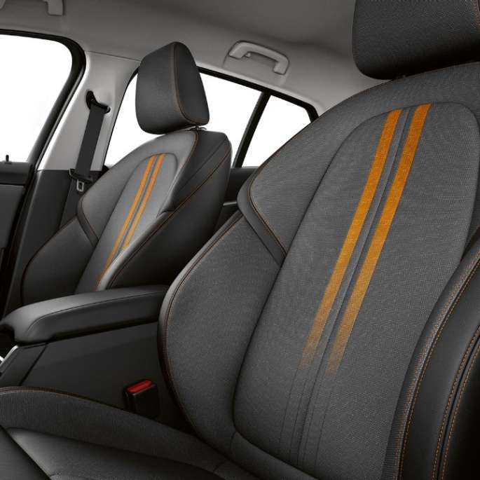 Sportzetels voor bestuurder en voorpassagier. BMW 1 Reeks Model Sport, interieur met sportzetels voor bestuurder en voorpassagier.